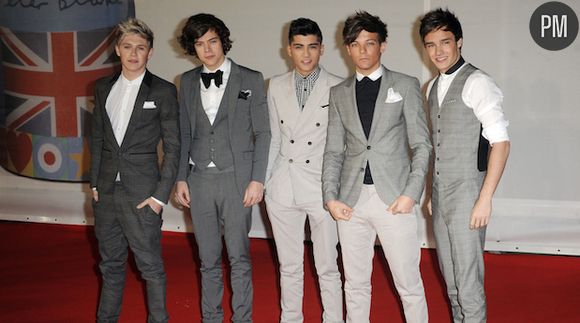 Les One Direction sur le tapis rouge des Brit Awards 2012