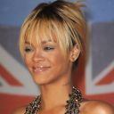 Rihanna sur le tapis rouge des Brit Awards 2012