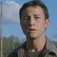 Bande-annonce : Joseph Gordon-Levitt devient Bruce Willis dans "Looper"