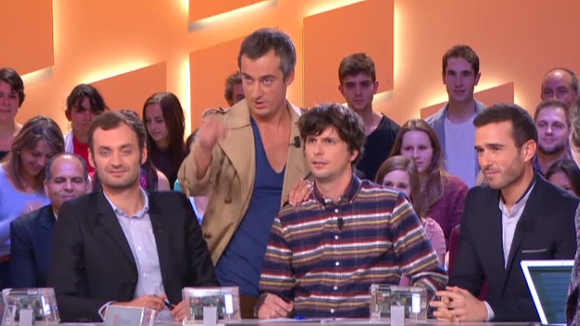 Zapping : Sébastien Thoen chambre Vincent Glad dans "Le Grand journal de Canal+"