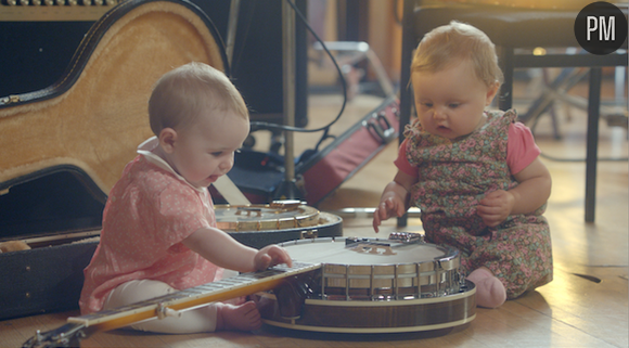 Les bébés rockeurs de Cow & Gate.