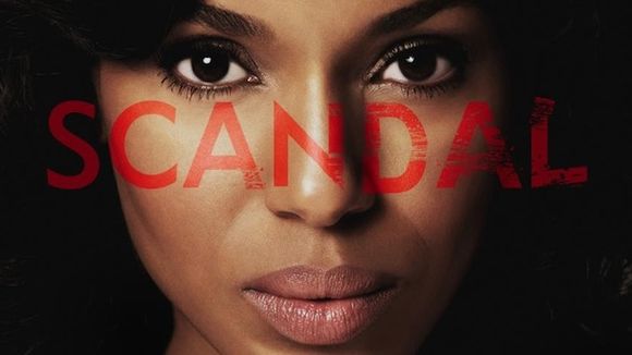 Une saison complète pour les séries "The Neighbors" et "Scandal"