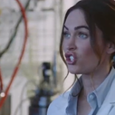 Pub : Megan Fox parle avec les dauphins pour la marque Acer