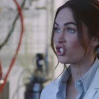 Pub : Megan Fox parle avec les dauphins pour la marque Acer