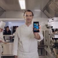 Pub : Cyril Lignac et Florent Manaudou ambassadeurs du Windows Phone 8