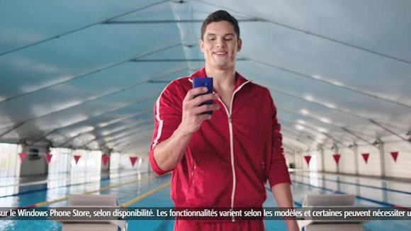 Florent Manaudou parle de son téléphone.