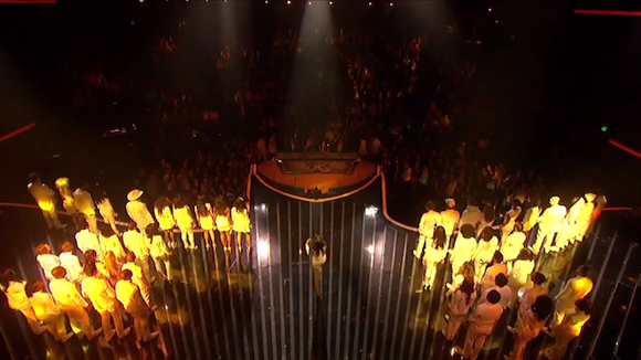 Tuerie de Newtown : Les candidats du "X Factor" US rendent à leur tour hommage aux victimes