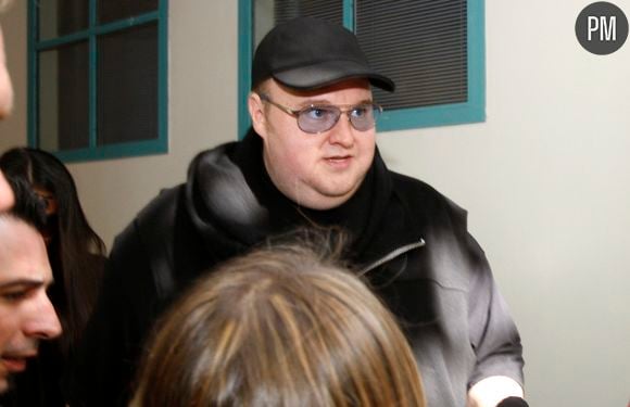 Kim Dotcom lors de la sortie de son procès à Auckland, Nouvelle-Zélande, le 28 février 2012.