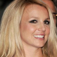 Charts UK : Britney en tête pour la première fois depuis 2004, retour triomphal pour David Bowie