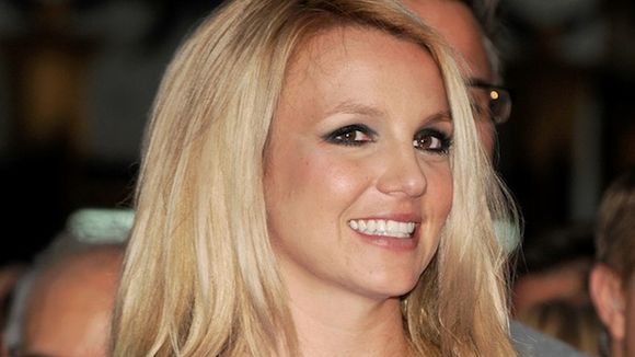 Charts UK : Britney en tête pour la première fois depuis 2004, retour triomphal pour David Bowie