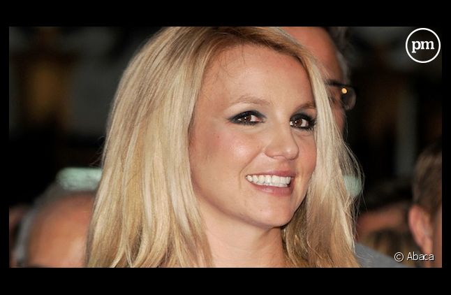 Britney Spears trône à nouveau en tête des charts anglais