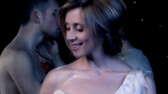 Le clip "Deux ils, deux elles" de Lara Fabian