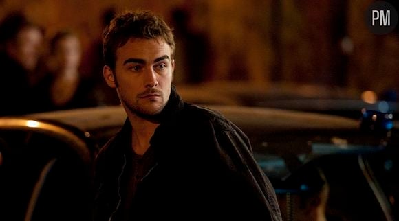 Tom Austen est Marc Bayard dans "Jo"