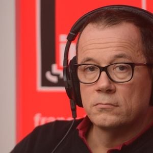 Thomas Legrand a remplacé Gérard Miller pendant son absence dans "Jusqu'ici tout va bien"