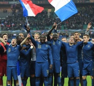 L'équipe de France de football après leur victoire contre...