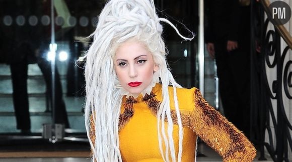 Lady Gaga se dit "trahie" et s'excuse auprès de ses fans