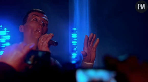 Stromae sur le plateau des Guignols