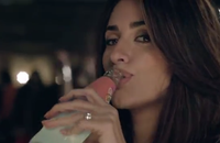 Penélope Cruz nouvelle égérie Schweppes