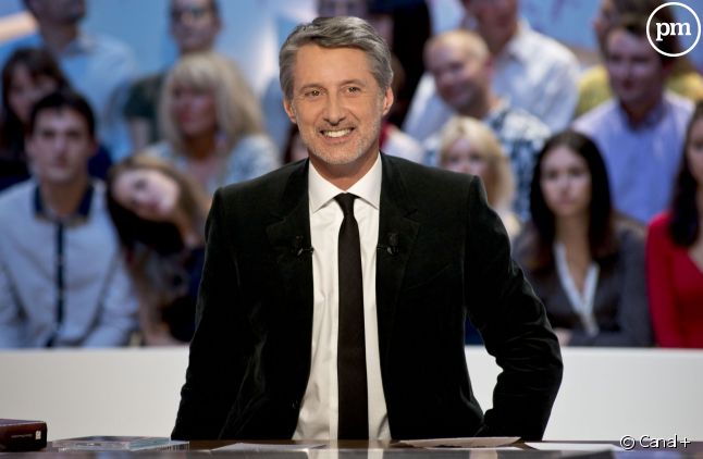 Comme une grande partie des téléspectateurs, Antoine de Caunes sera devant sa télé lundi soir pour suivre France/Nigeria sur TF1.