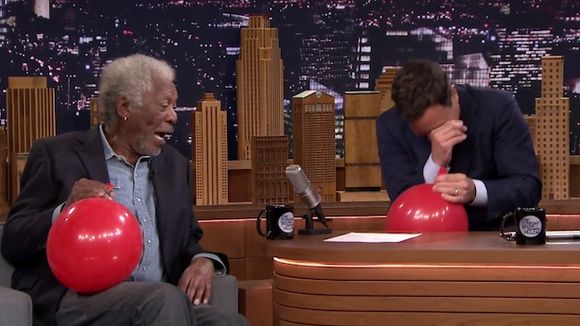 Morgan Freeman sous hélium face à Jimmy Fallon