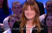 Moment de malaise au "Grand Journal" lorsque Carla Bruni refuse de parler politique