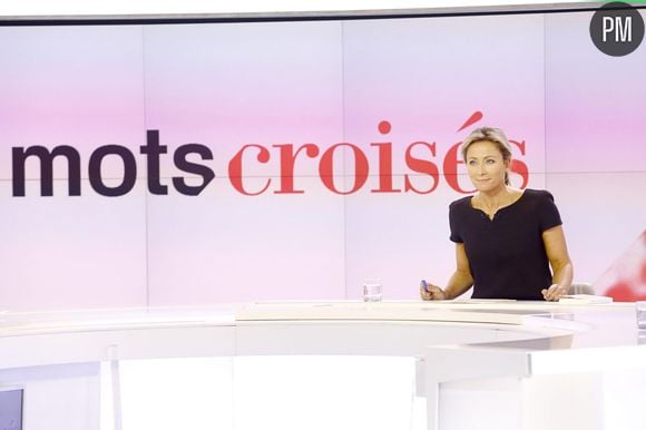 Le plateau de "Mots croisés", sur France 2.