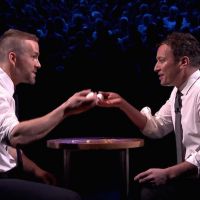 Ryan Reynolds joue à la roulette russe avec des oeufs chez Jimmy Fallon