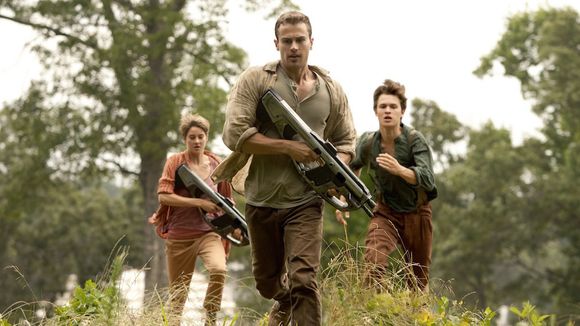 Premières séances : "Divergente 2" plus fort qu'en 2014, Tim Burton et Julianne Moore déçoivent