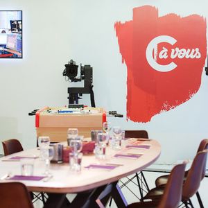 Un "C à vous" le samedi avec Anne-Elisabeth Lemoine ?