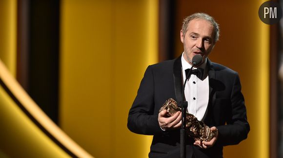 Arnaud Desplechin et son prix de meilleur réalisateur lors de la 41eme cérémonie des César