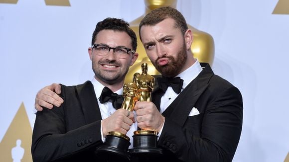 Recadré après une gaffe lors des Oscars, Sam Smith répond sur Twitter