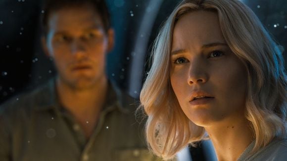 Agacés par une question, Jennifer Lawrence et Chris Pratt quittent une interview en direct