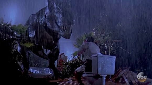 Les stars rendent hommage à l'homme mangé sur les toilettes dans "Jurassic Park"