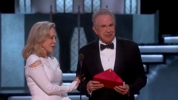 Bourde aux Oscars 2017 : Excuses et enquête après l'annonce du mauvais gagnant