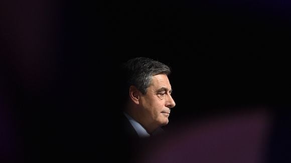 François Fillon corrige ses déclarations à propos du prétendu suicide de Penelope Fillon