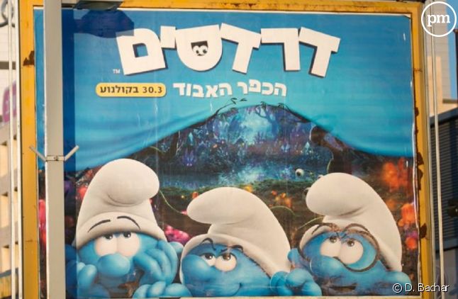 Une affiche censurée des "Schtroumpfs" à Bnei Brak en Israël