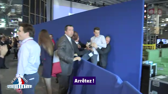Une équipe du "Petit Journal" expulsée violemment d'un meeting de François Fillon