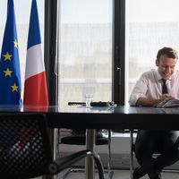 Audiences : France 2 d'une tête devant le documentaire de TF1 sur Emmanuel Macron, C8 et TMC en forme