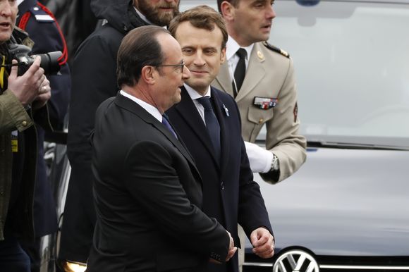 François Hollande et Emmanuel Macron, le 8 mai 2017.