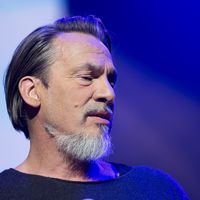 Florent Pagny s'entoure de Maître Gims pour "Le présent d'abord"