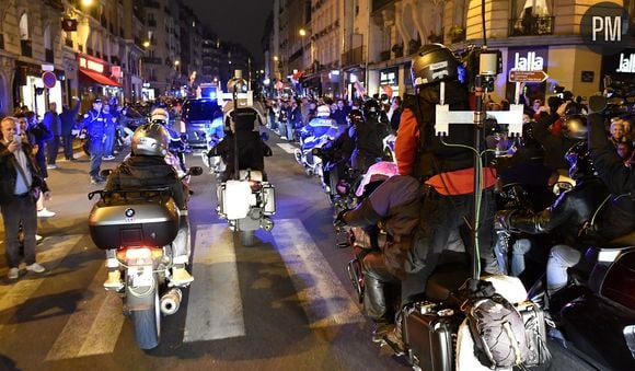 Les journalistes ont suivi une voiture leurre le soir de la victoire d'Emmanuel Macron.