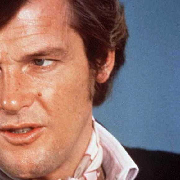 Roger Moore dans "Amicalement Vôtre"