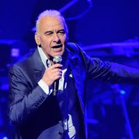 "Une catastrophe industrielle" : Michel Fugain démonte "The Voice" et la jeune génération de chanteurs