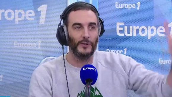 Neige à Paris : Matthieu Noël se moque des "naufragés du journalisme"