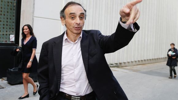 Eric Zemmour sur Mennel ("The Voice") : "Elle a le droit de douter des vérités officielles"