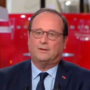 François Hollande invité de "C à vous"