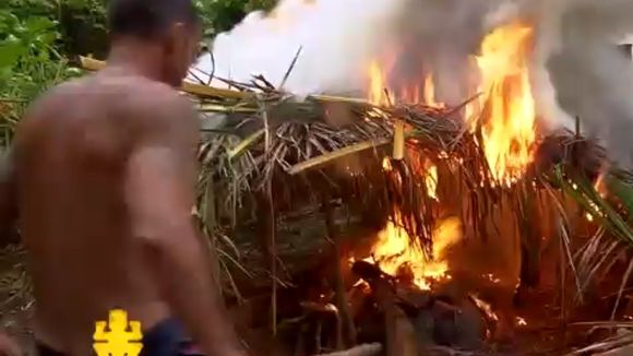 "Koh-Lanta" : Pascal provoque un incendie sur le camp des jaunes