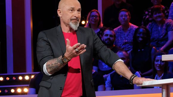 "Strike" : Vincent Lagaf' "regrette" de se retrouver face au "Burger Quiz" d'Alain Chabat