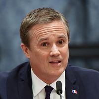 Faux tweet sur Mamoudou Gassama : Nicolas Dupont-Aignan annonce porter plainte contre "Nordpresse"