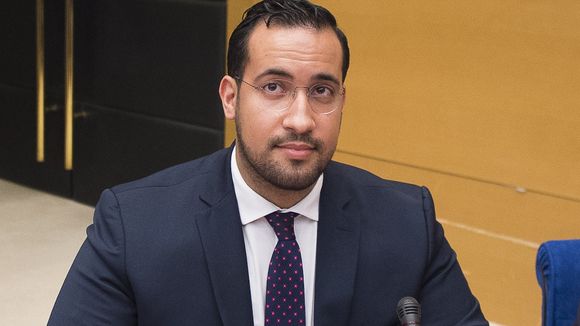 Pistolet à eau : "Le Gorafi" avait prédit la défense d'Alexandre Benalla !